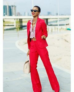 //www.instagram.com/p/BbGwKPPjRmO/?taken-by=styleconnaisseur