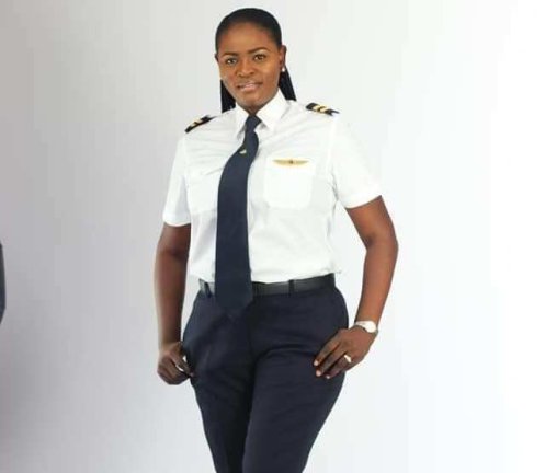 Adeola Sowemimo First Nigerian Female Pilot Qatar Airways | Fabwoman
