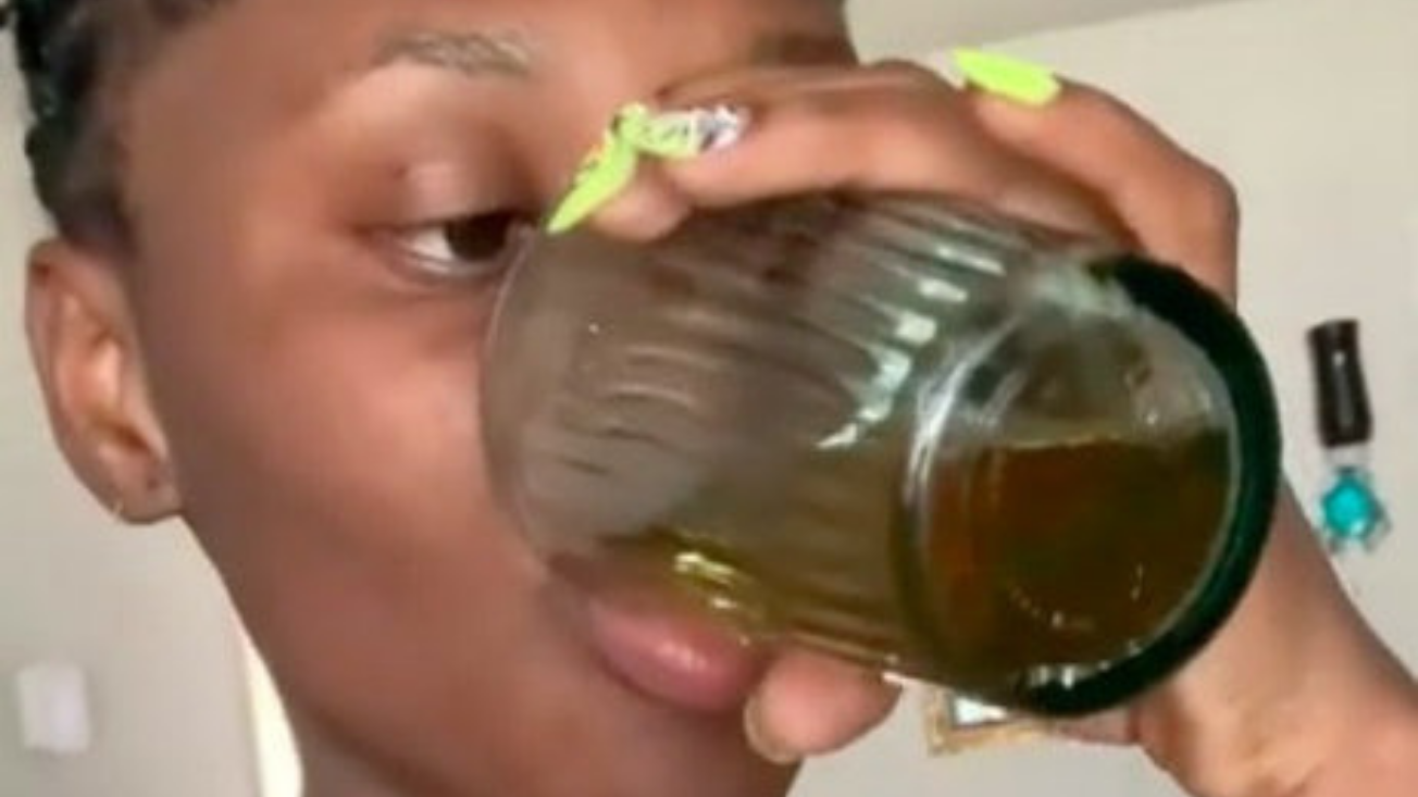woman who drinks her urine