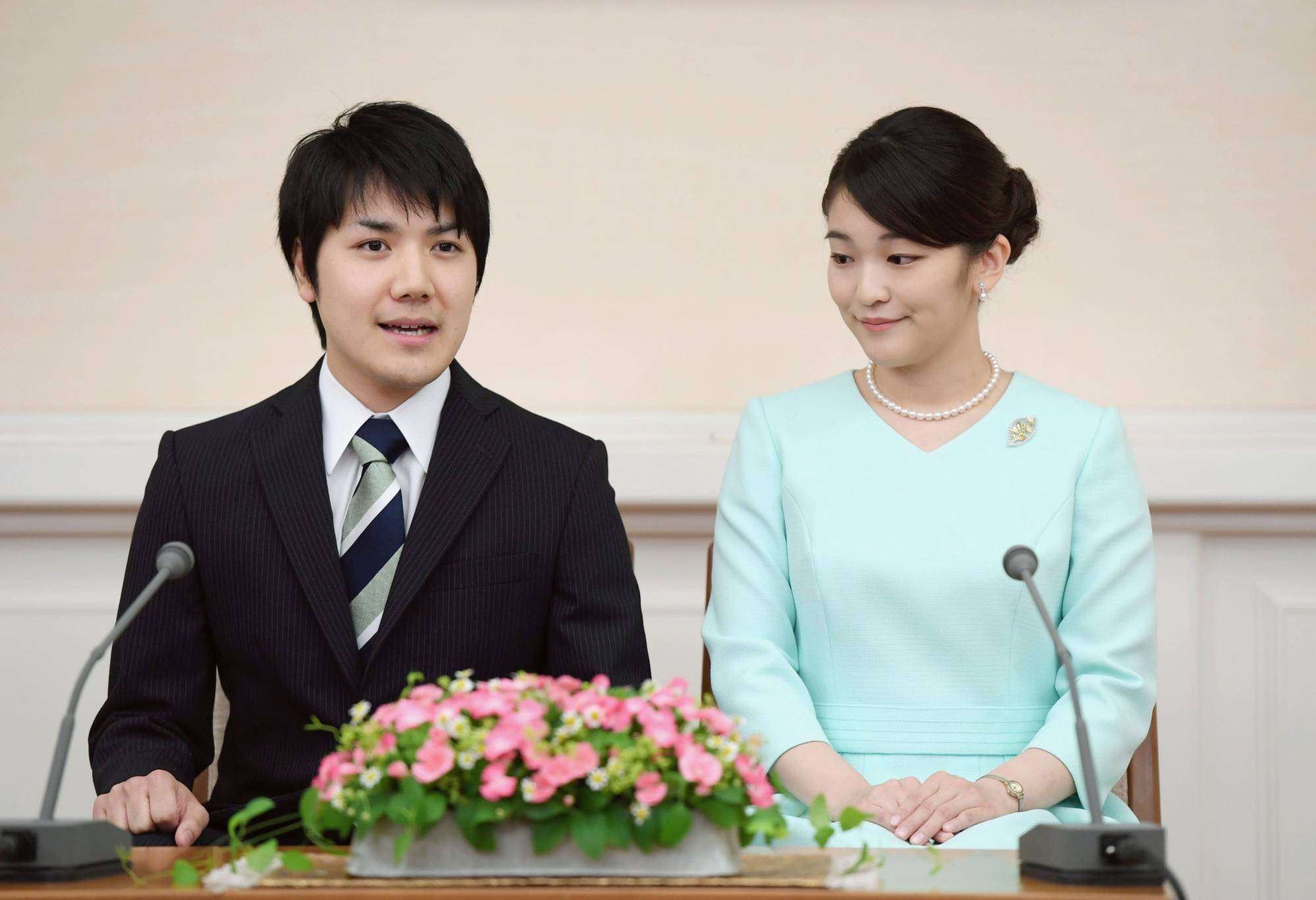 Japan S Princess Mako Marries Non Royal Sweetheart Kei Komuro